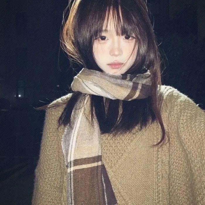 穿黄靴子的女孩